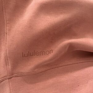 NWOT LULU SHIRT- Size 2, pink longsleeve. fits oversized. can fit 4 or 6